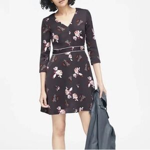 Banana Republic Women's Floral Dress 3/4 Sleeve, V-neck, Size 8